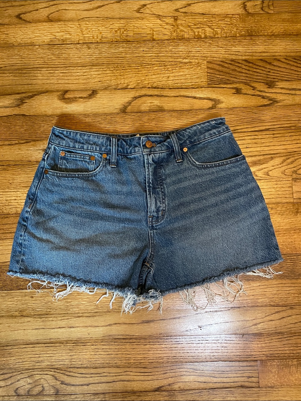 Madewell “Perfect Curvy Jean Short”Medium Blue Frayed Hem Sz31